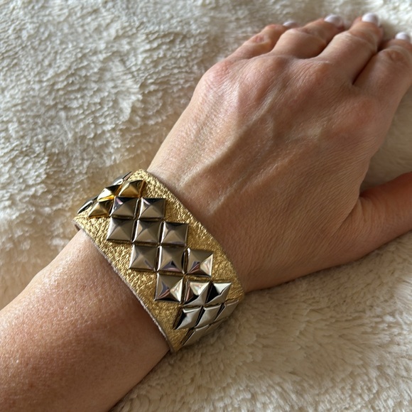 Selling 5 bracelets as a set. Gorgeous alone or wear multiple. See pics ! - Picture 2 of 9